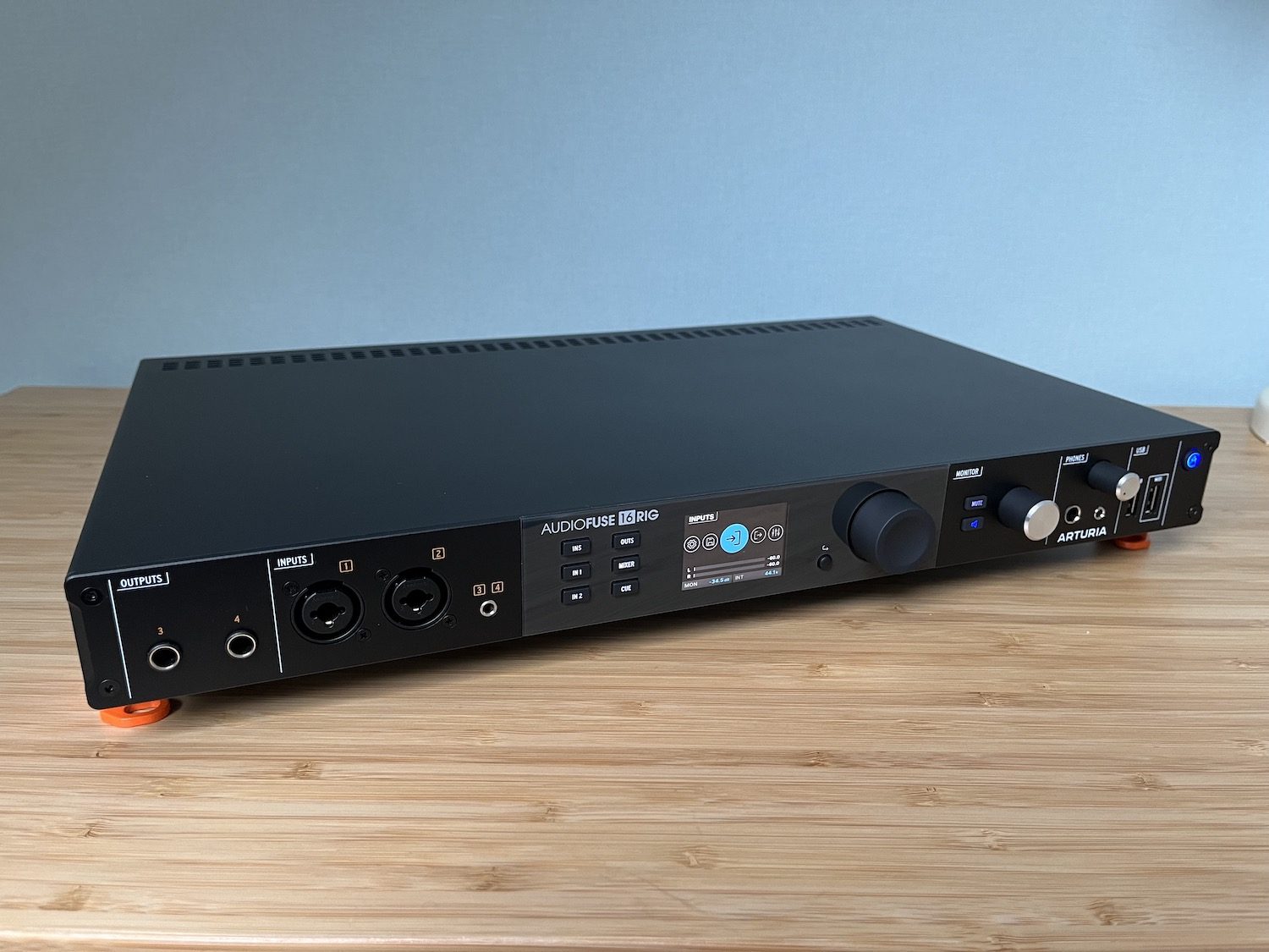 Arturia AudioFuse 16Rig idéale pour les synthétiseurs ? 12 Façade avant de l'Arturia AudioFuse 16 Rig