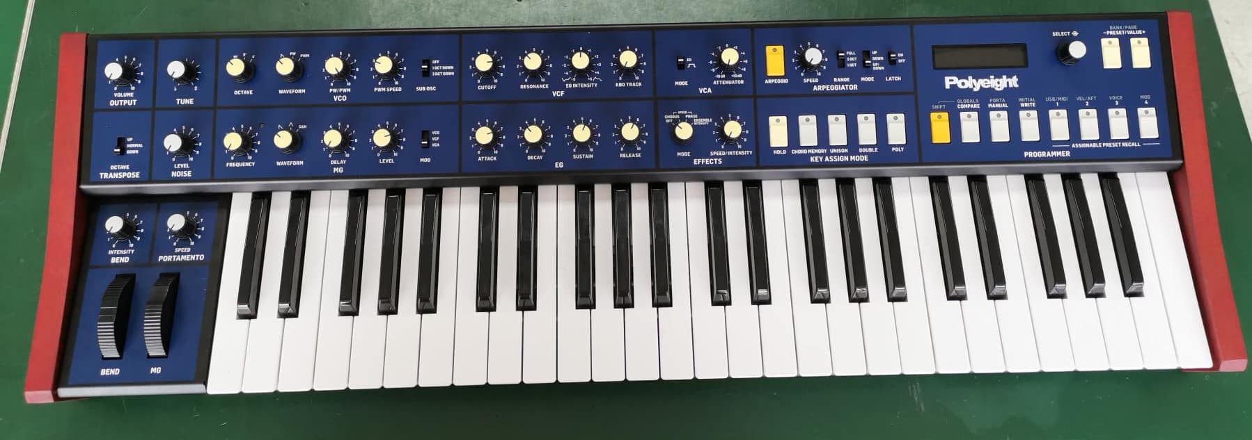 Nouveautés synthés avril 2023 1 synthés Behringer Polyeight face avant