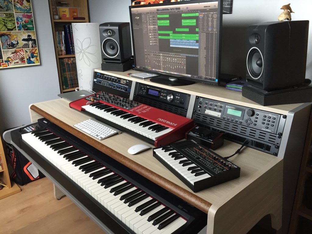 8 idées de bureaux pour son home studio 12 Homestudio 2016 synthfood 1