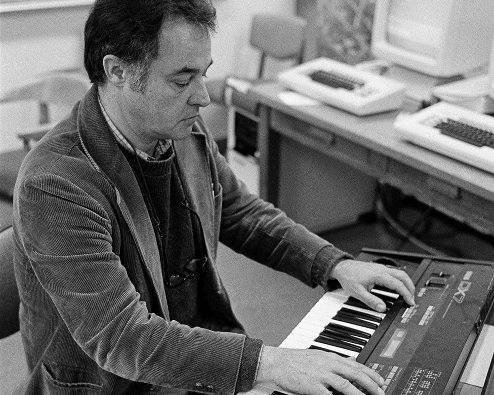 Découverte du Yamaha DX7 IID 1 John Chowning jouant sur un Yamaha DX7