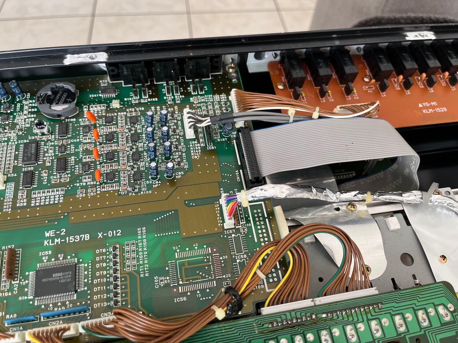 Korg 01/W découverte et entretien 20 Korg 01 W photos cables nappes 1 synthfood