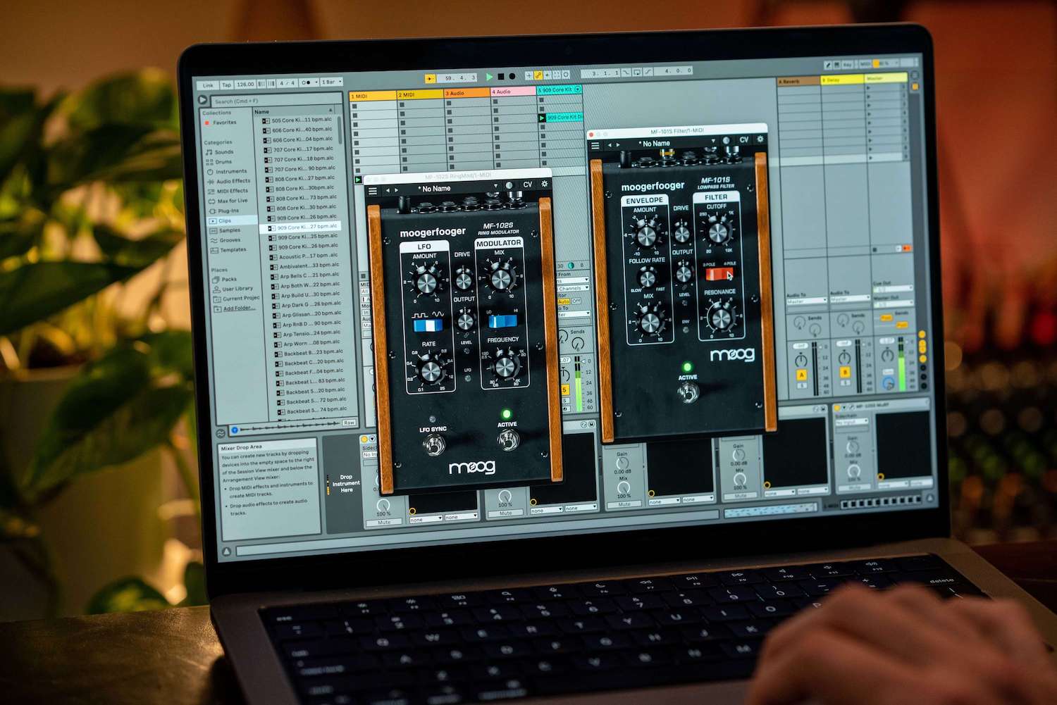 Les nouveautés synthés d'octobre 2022 14 Moog Moogerfooger Effet Plugins Synthfood