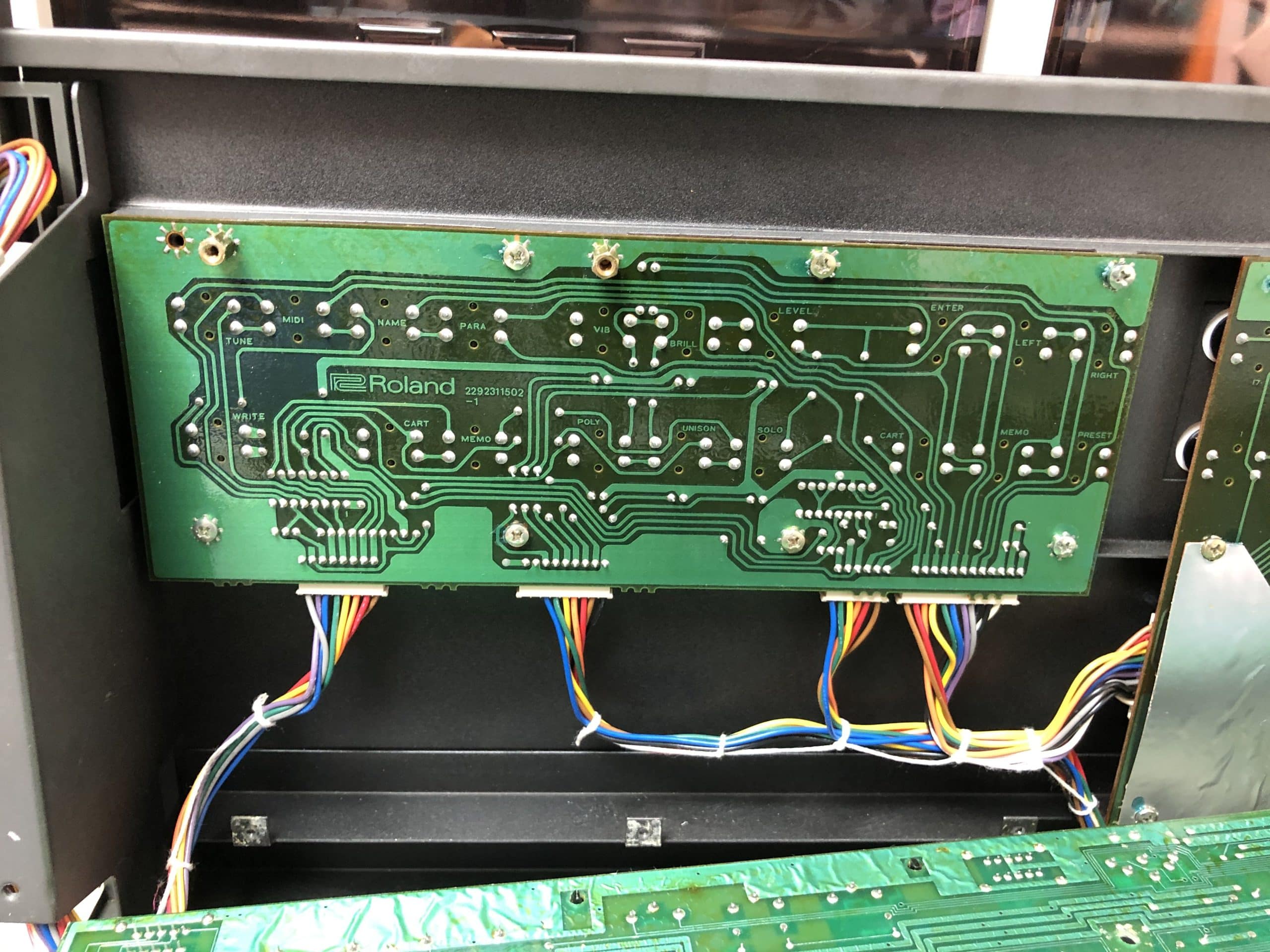 Réparation de l'Aftertouch du Roland JX-8P 11 Photo de la carte switch board 2 du Roland JX-8P