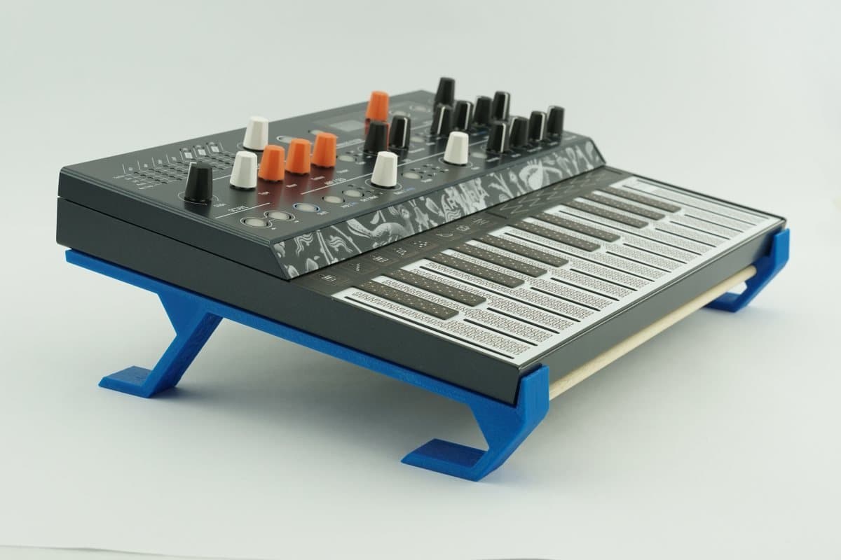 Arturia Microfreak : petit mais costaud ! 32 stand pour l'arturia Microfreak, existe en 3 couleurs.