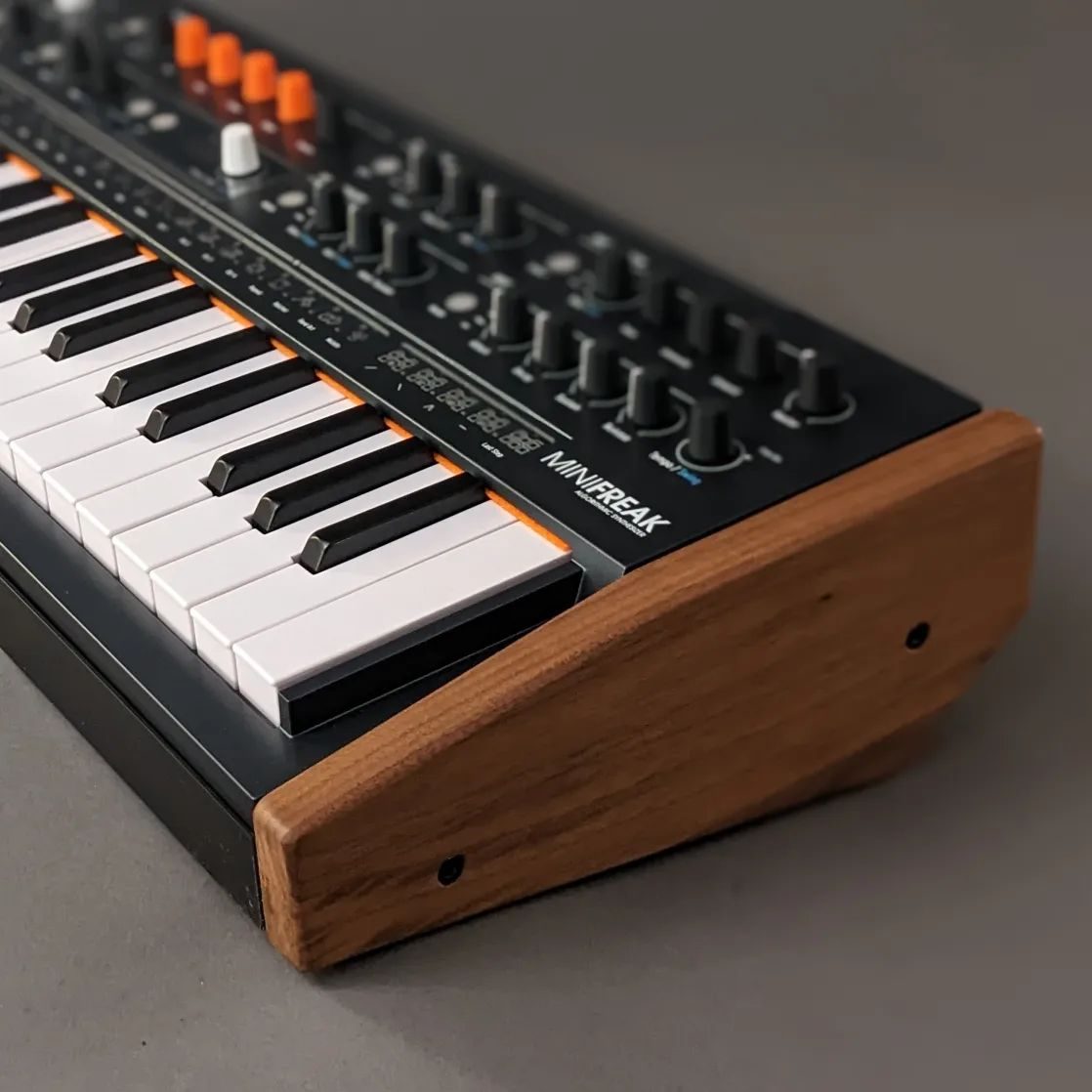 Arturia Minifreak le test complet 32 Minifreak flancs bois 3