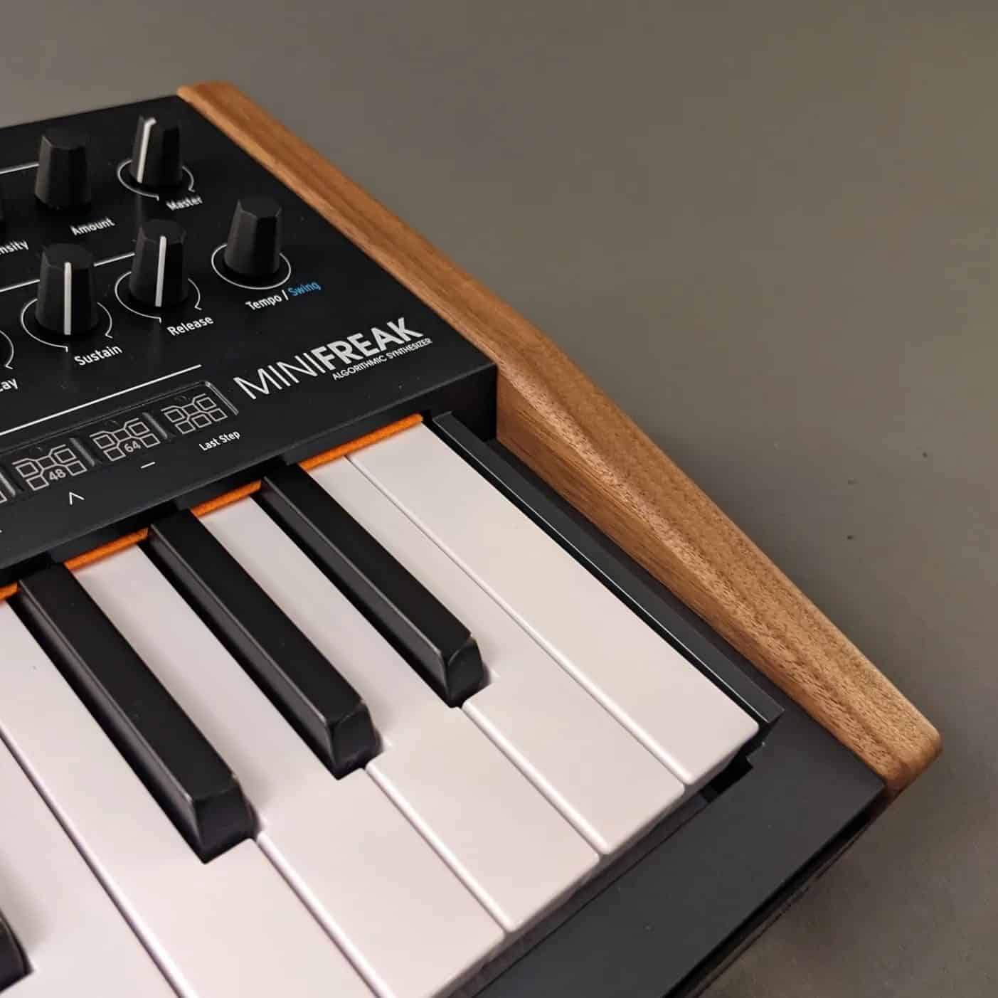 Arturia Minifreak le test complet 35 Minifreak flancs bois 6