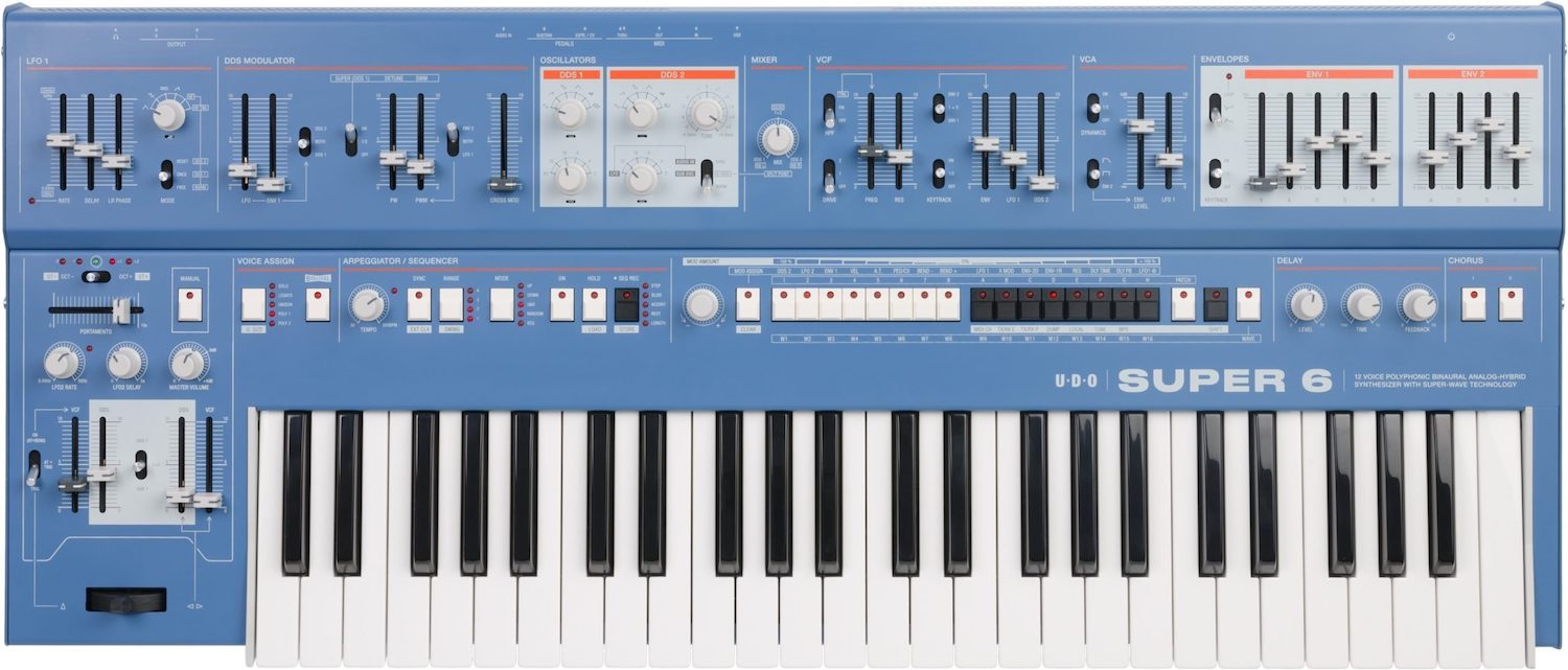 Francisco passionné de synthés chez Star's Music Paris 3 UDO Super 6 une superbe machine