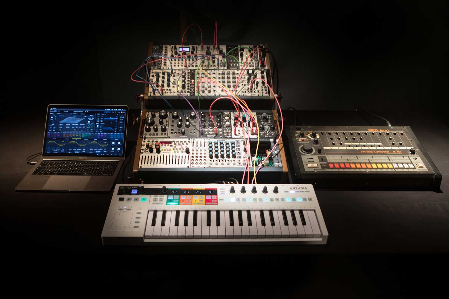 Choisir votre séquenceur et synchroniser vos synthétiseurs 11 Arturia Keystep Pro point central d'une configuration hardware