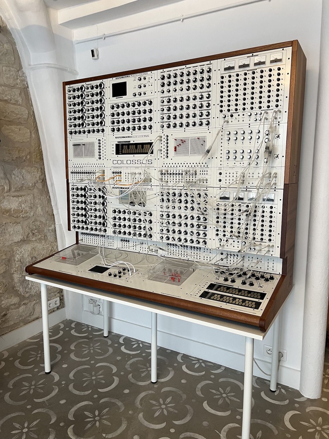 Analogue solutions Colossus
