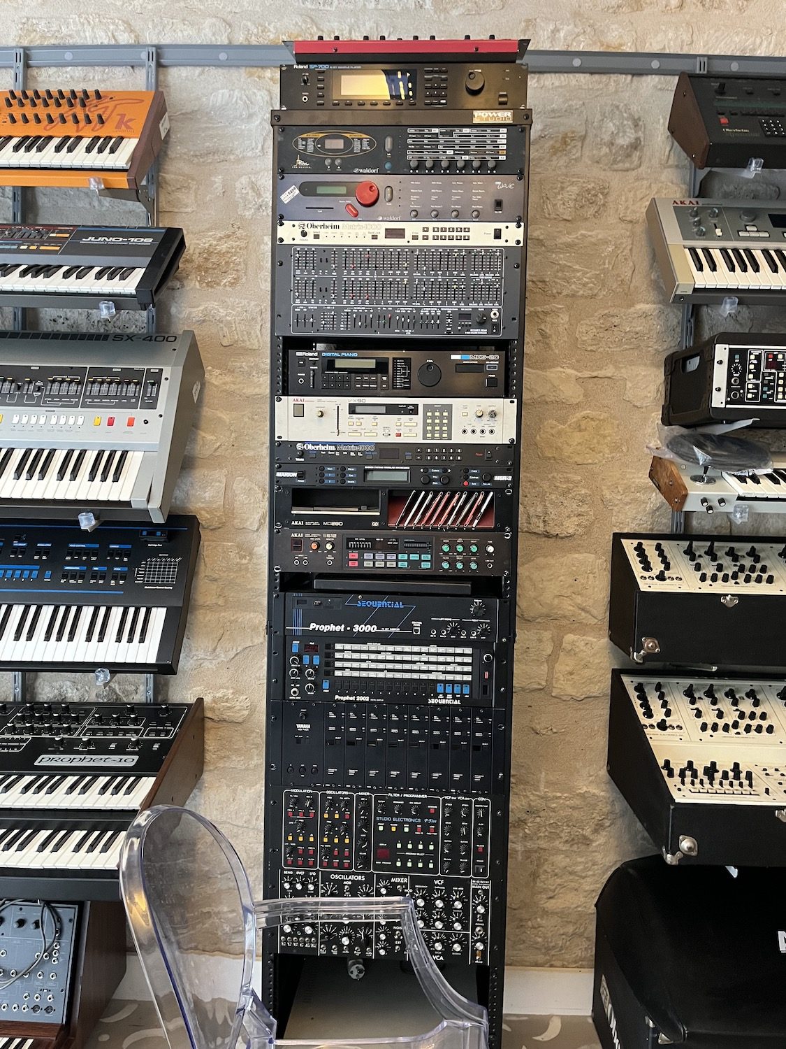 Rack de synth&eacute;s Akai, Oberheim, Sequential