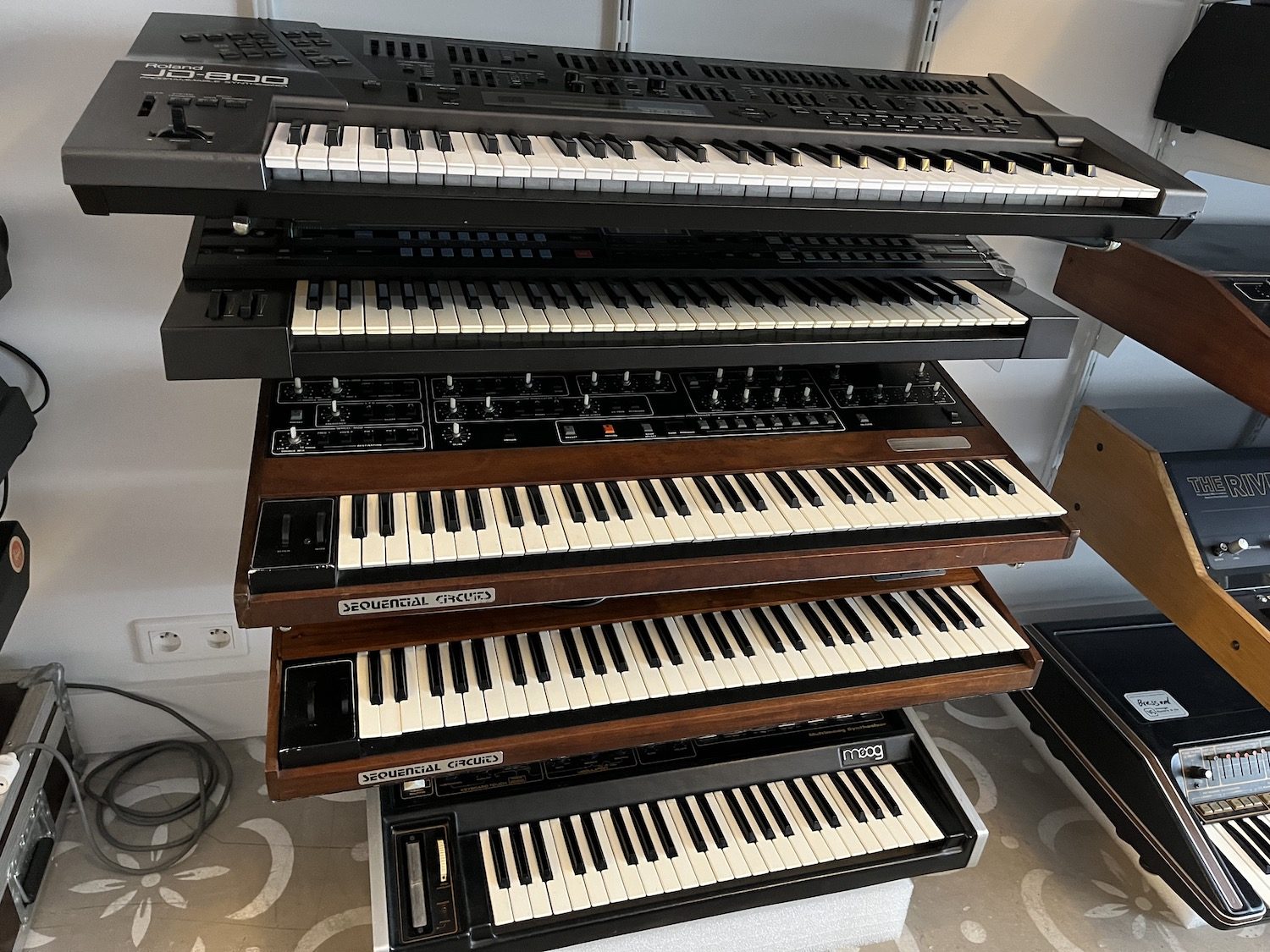 Prophet 5 et Roland JD800