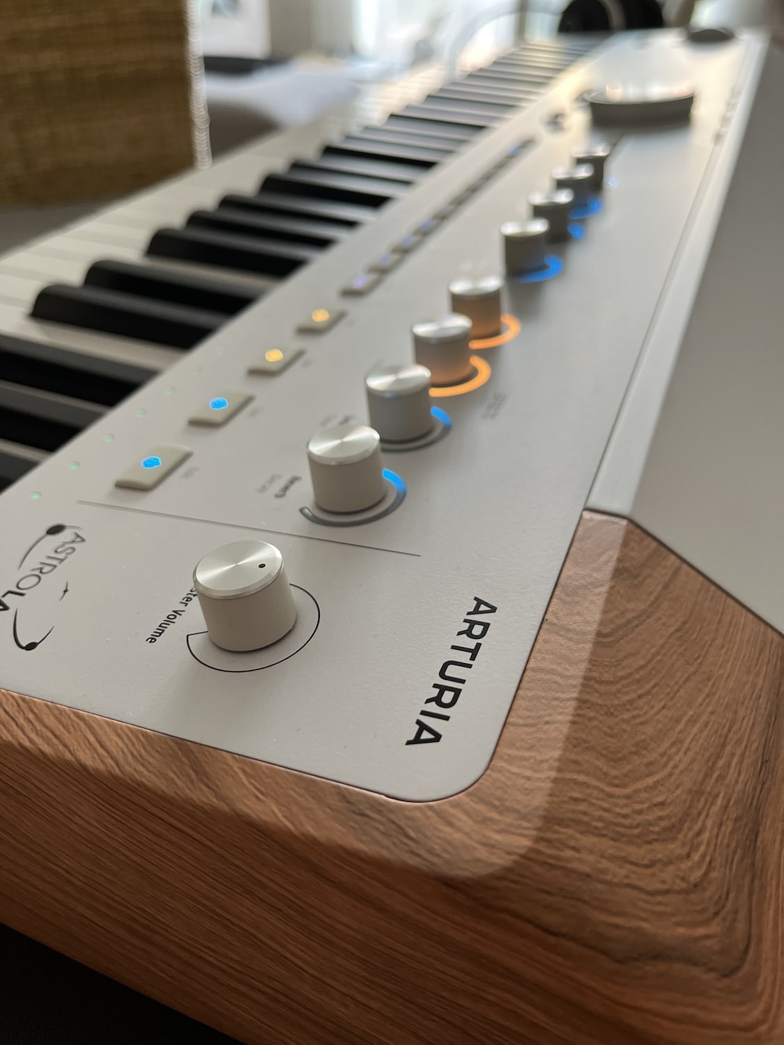 Arturia Astrolab le synthétiseur parfait pour le live ? 8 Le look de l'Arturia Astrolab et ses leds