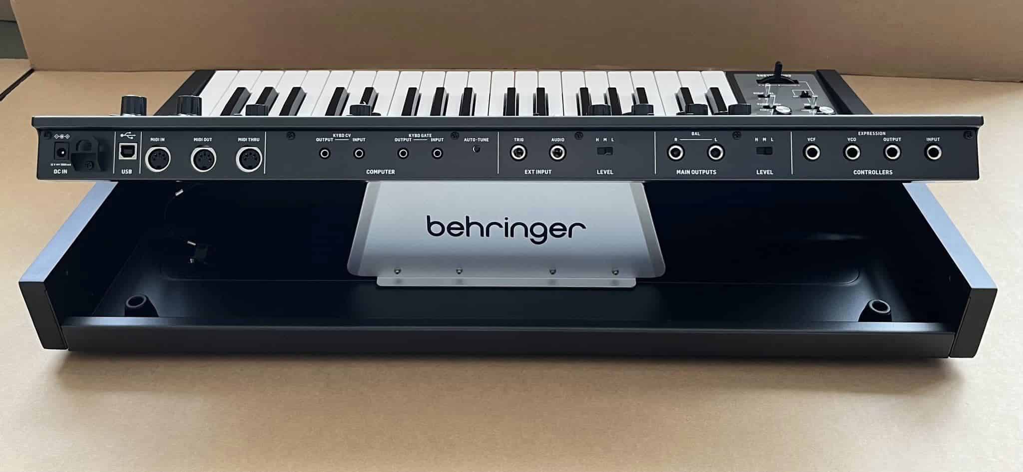 Nouveautés synthés avril 2023 18 Behringer MS-5 vue de l'arrière