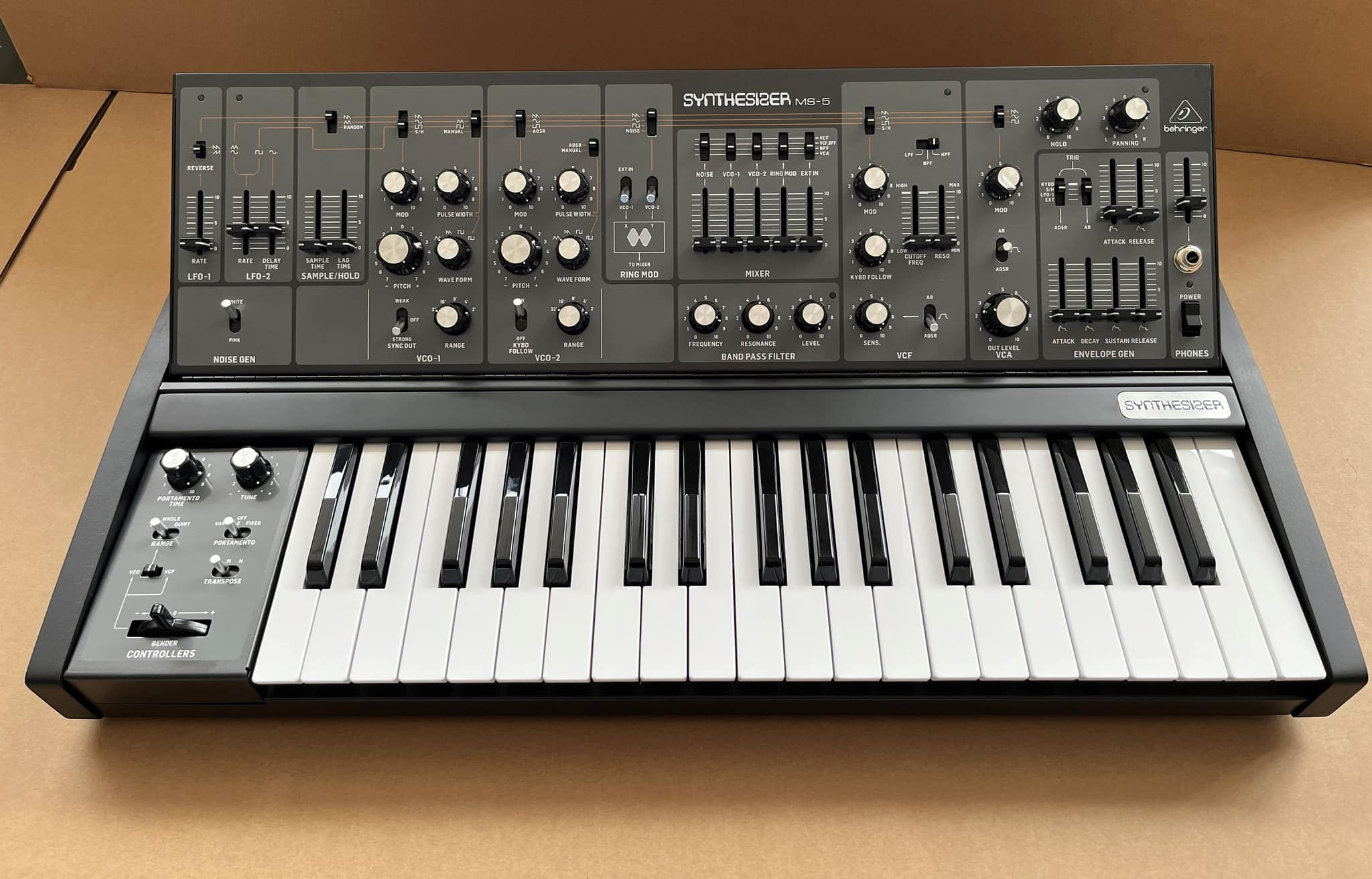 Nouveautés synthés avril 2023 17 Behringer MS-5 façade inclinée