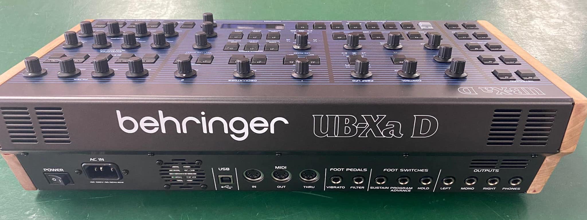 Les news synthés de février 2022 5 Behringer UB-Xa Desktop arrière