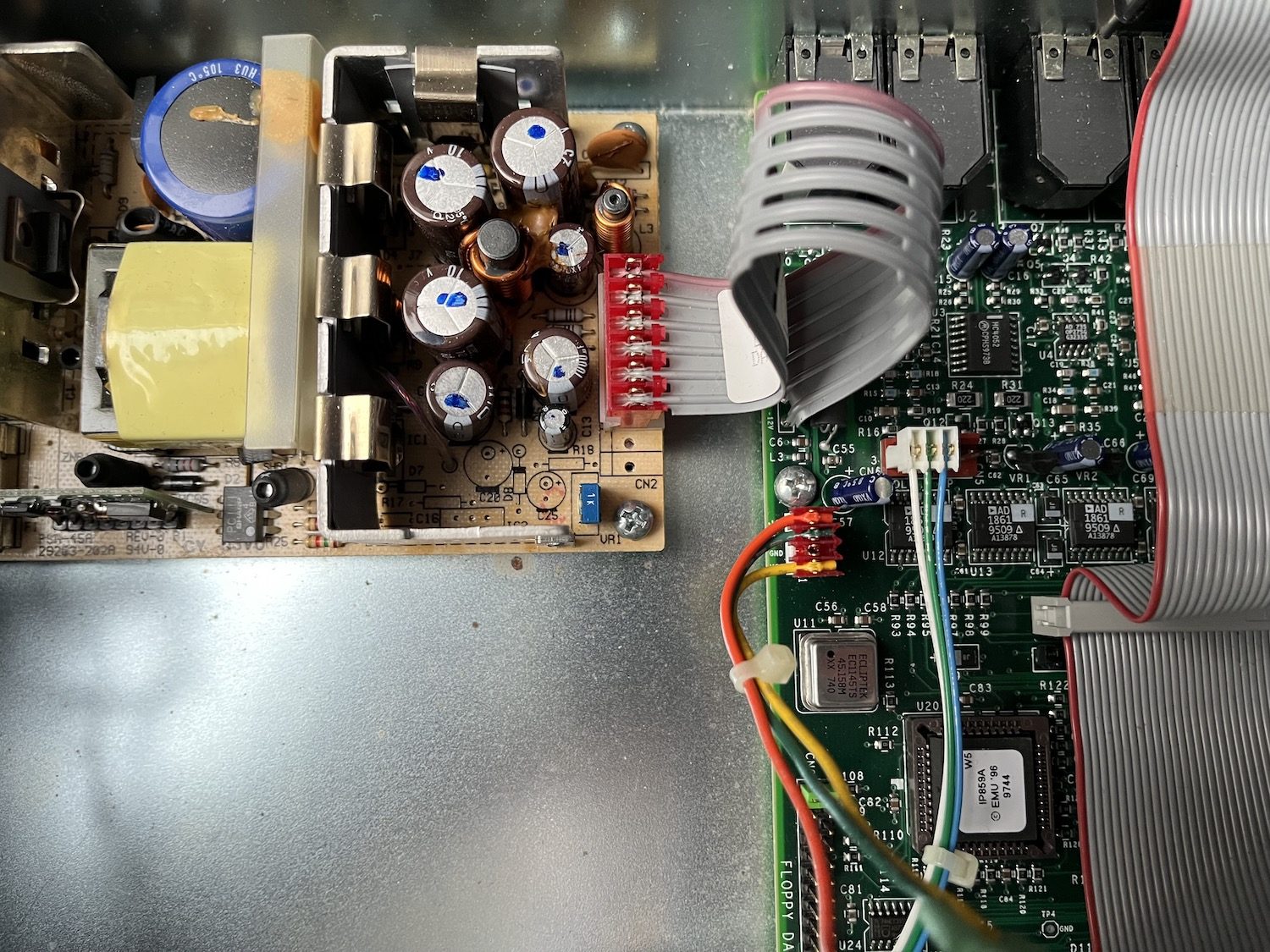 Carte Zulu SCSI la solution idéale pour votre sampler ? 8 Cable d'alimentation et nappe SCSI E-MU ESI4000