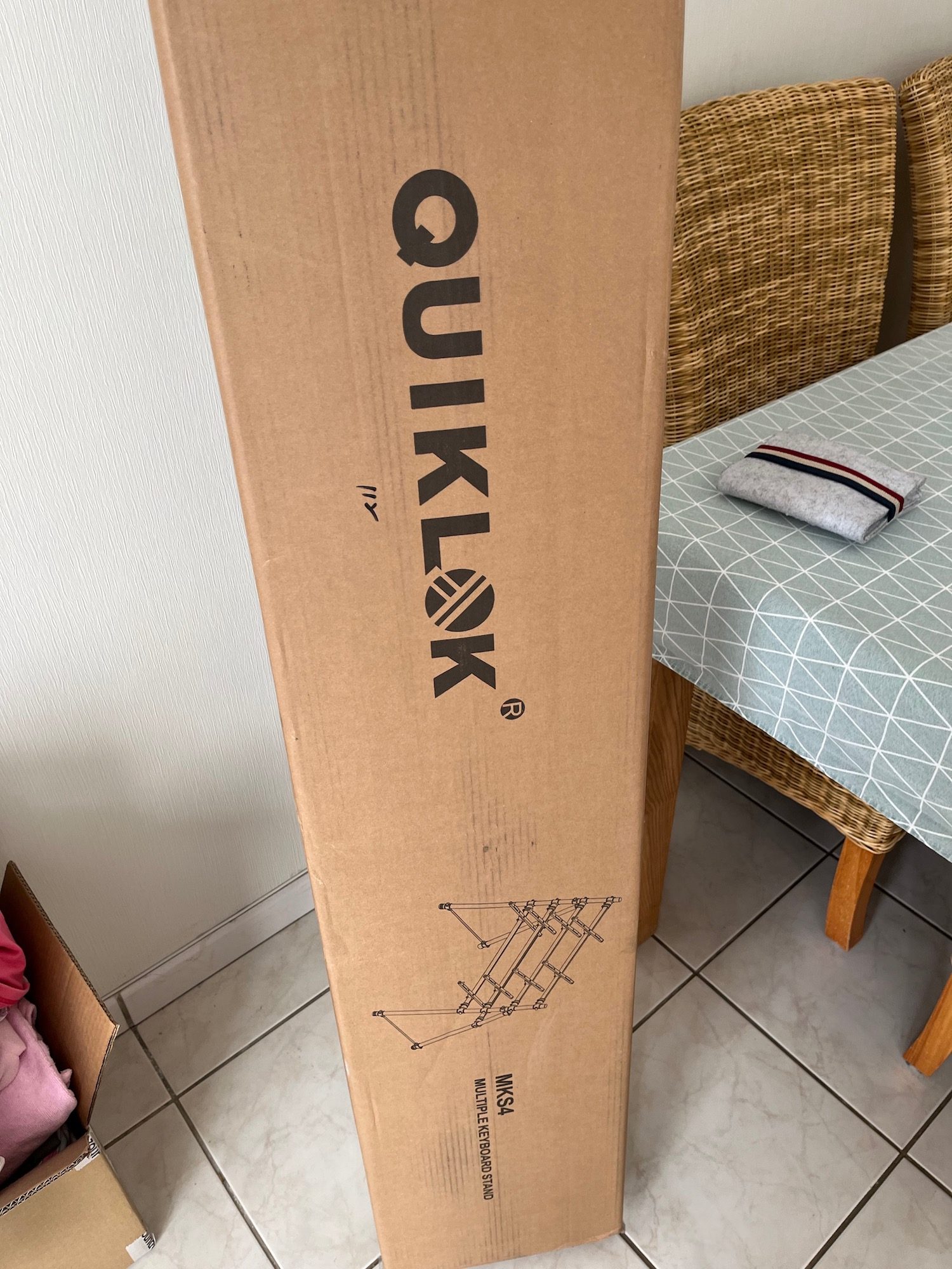 QUIK LOK MKS4 stand 4 claviers en test 6 Carton du Quiklok MKS4