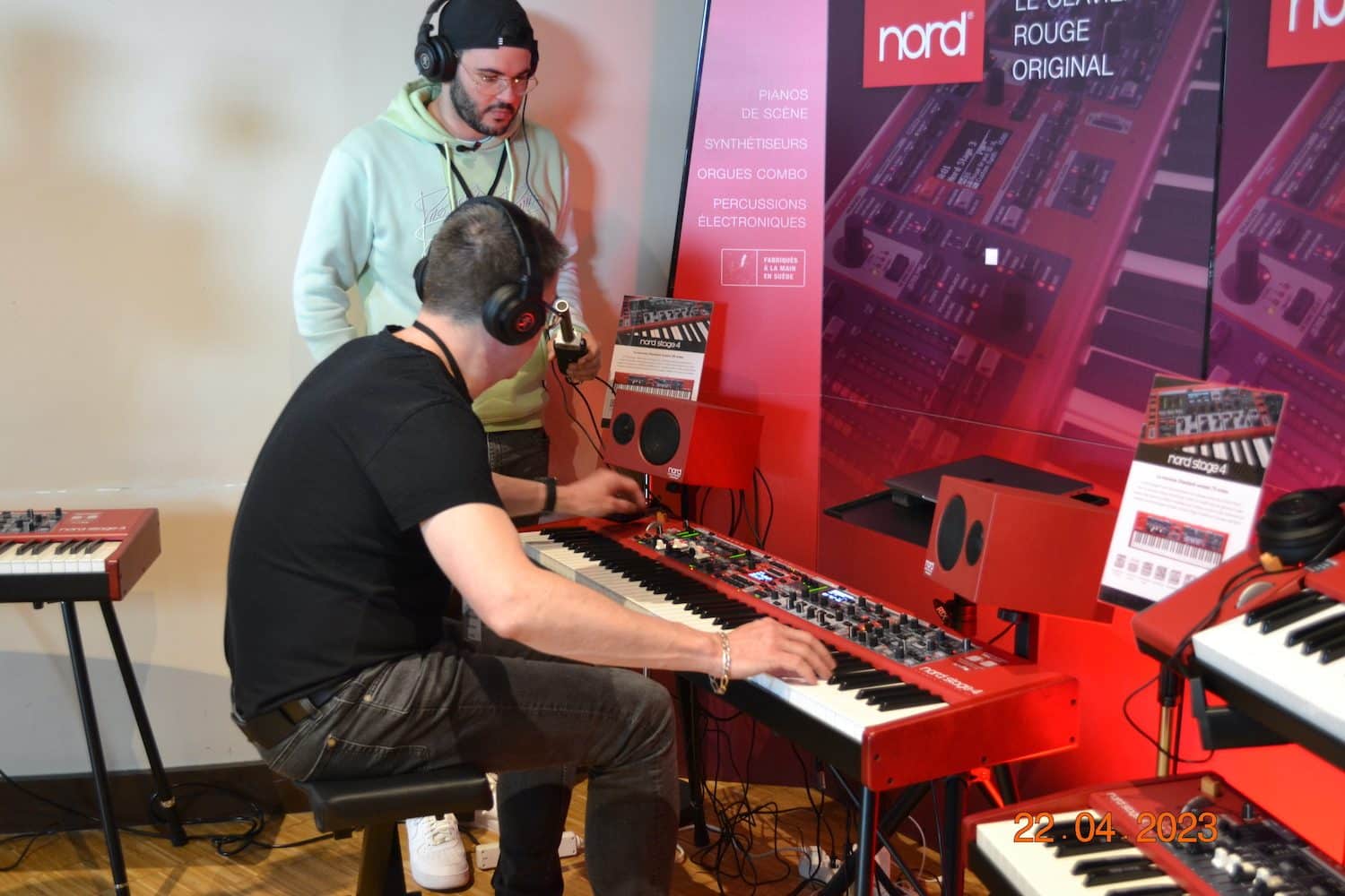 D&eacute;mo sur le stand Nord du Nord Stage 4 au Synthfest 2023