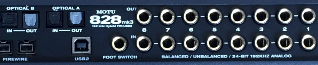 Le dos de la carte son MOTU 828Mk3 Hybrid avec les diff&eacute;rents types de connexion