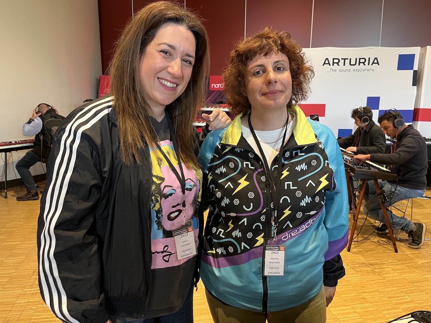 Dreabox et ses charmantes animatrices au Synthfest 2023