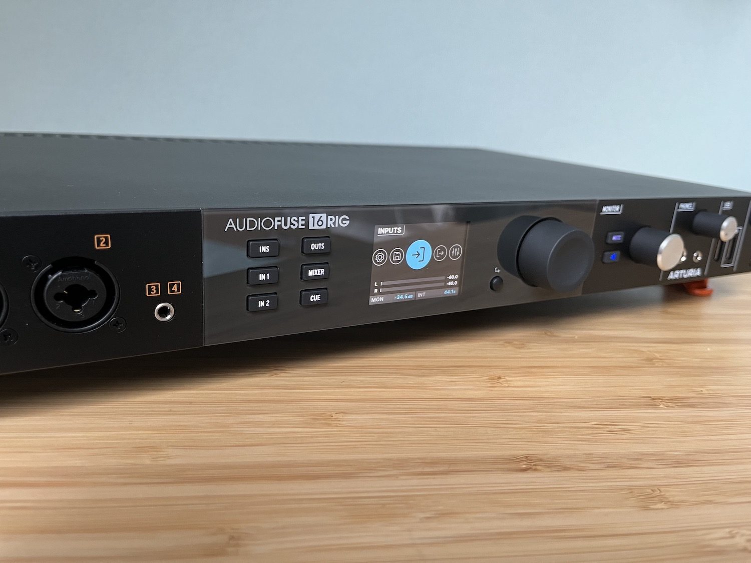 Arturia AudioFuse 16Rig idéale pour les synthétiseurs ? 15 Ecran et boutons d'accès de l'Audiofuse 16 Rig d'Arturia