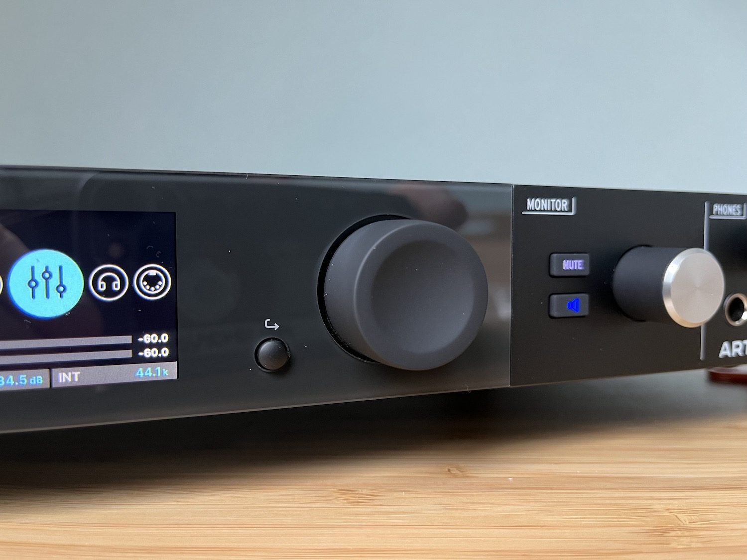 Arturia AudioFuse 16Rig idéale pour les synthétiseurs ? 18 Encodeur et bouton retour de l'Arturia AudioFuse 16 Rig