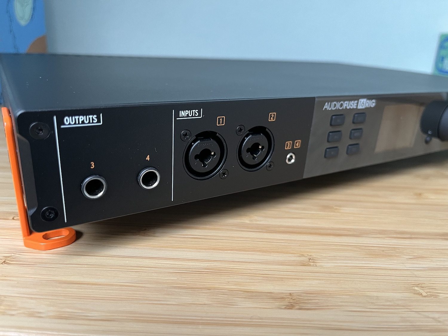 Arturia AudioFuse 16Rig idéale pour les synthétiseurs ? 13 Face avant les outputs et inputs de l'Arturia AudioFuse 16 Rig