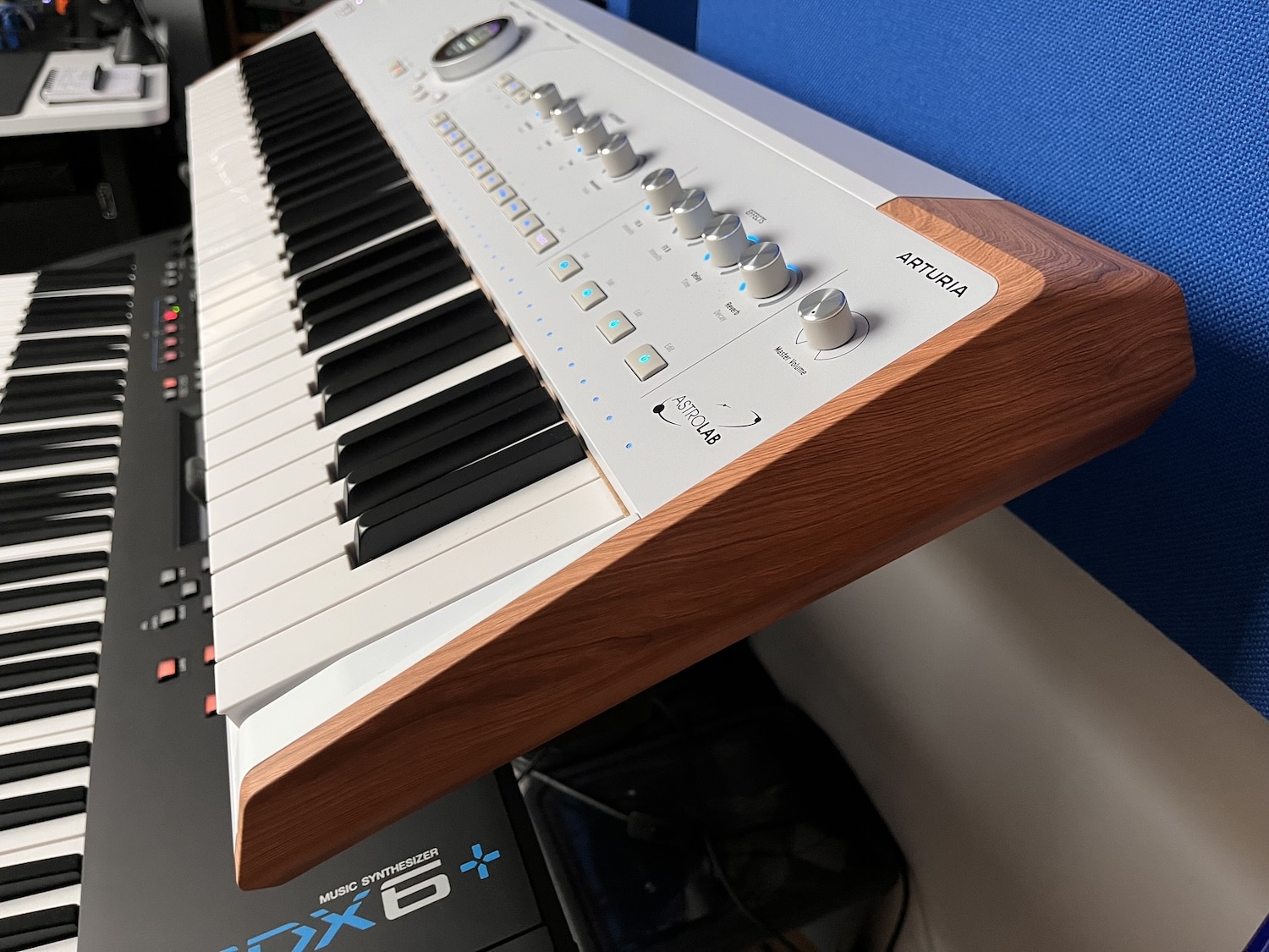 Arturia Astrolab le synthétiseur parfait pour le live ? 9 Flanc bois de l'Arturia Astrolab