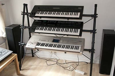 Quel pied choisir pour votre synthétiseur ? 22 Stand Alu 3 tiers avec 3 claviers