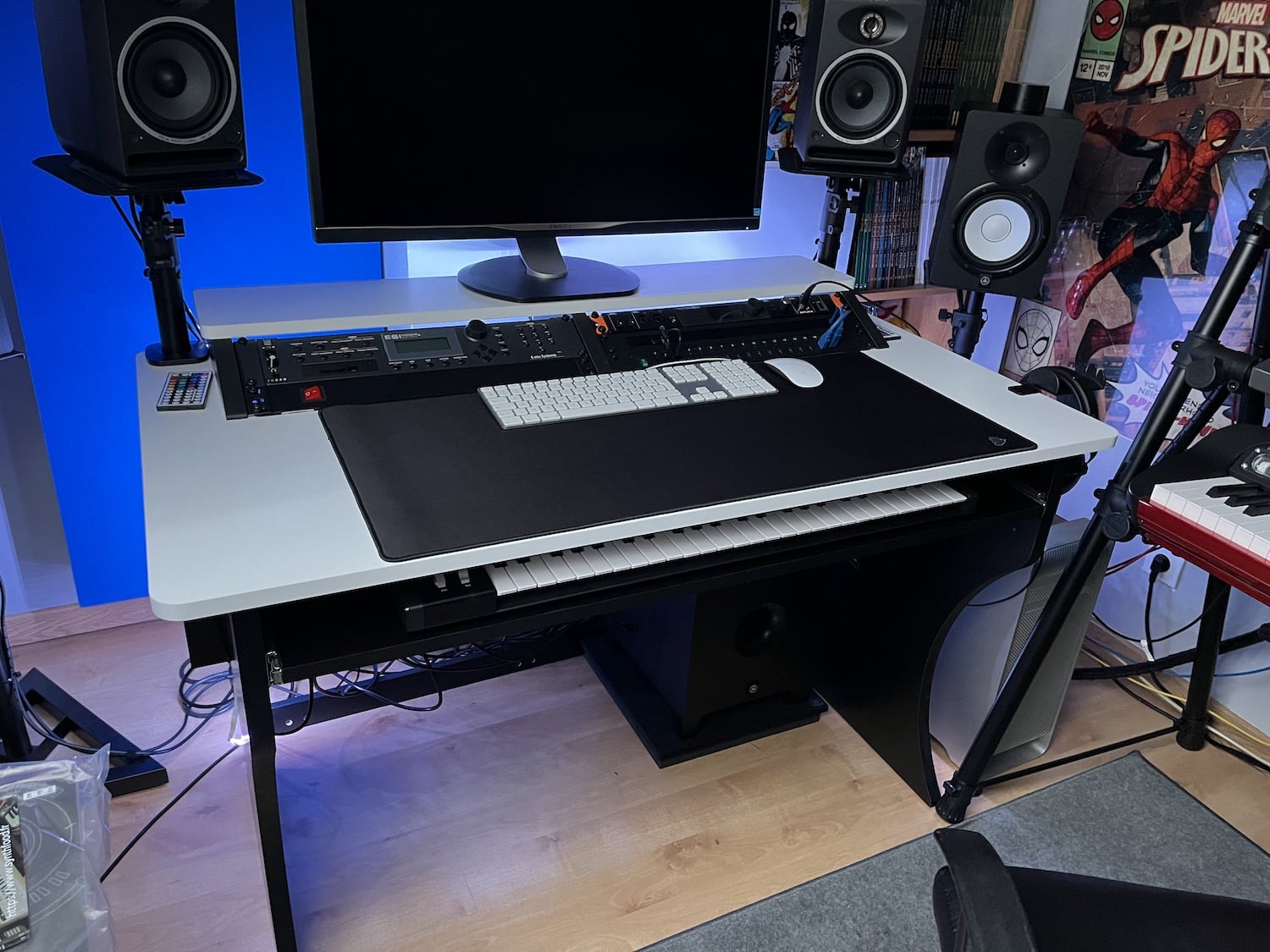 Présentation home studio 2024 7 installation led bureau zaor combodesk synthfood