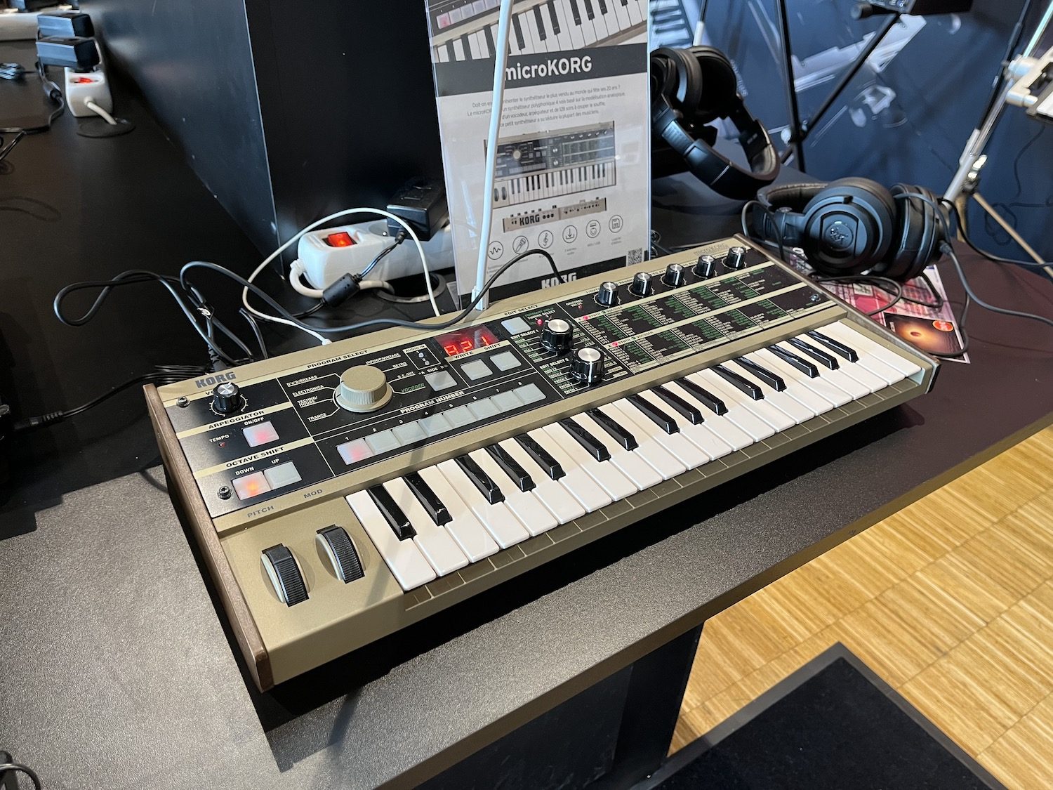 Korg MicroKorg sur le stand de Korg au SynthFest 2023