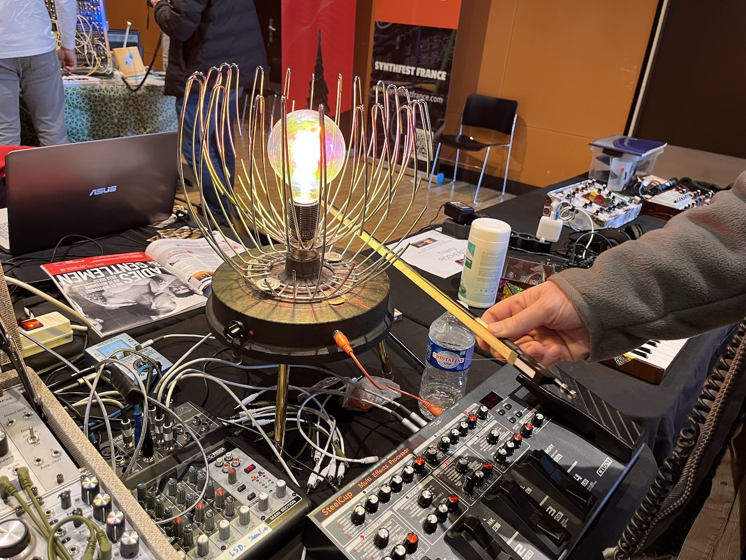 SynthFest 2024 une édition incroyable 142 Lampe avec son industriel Christian Lamalle
