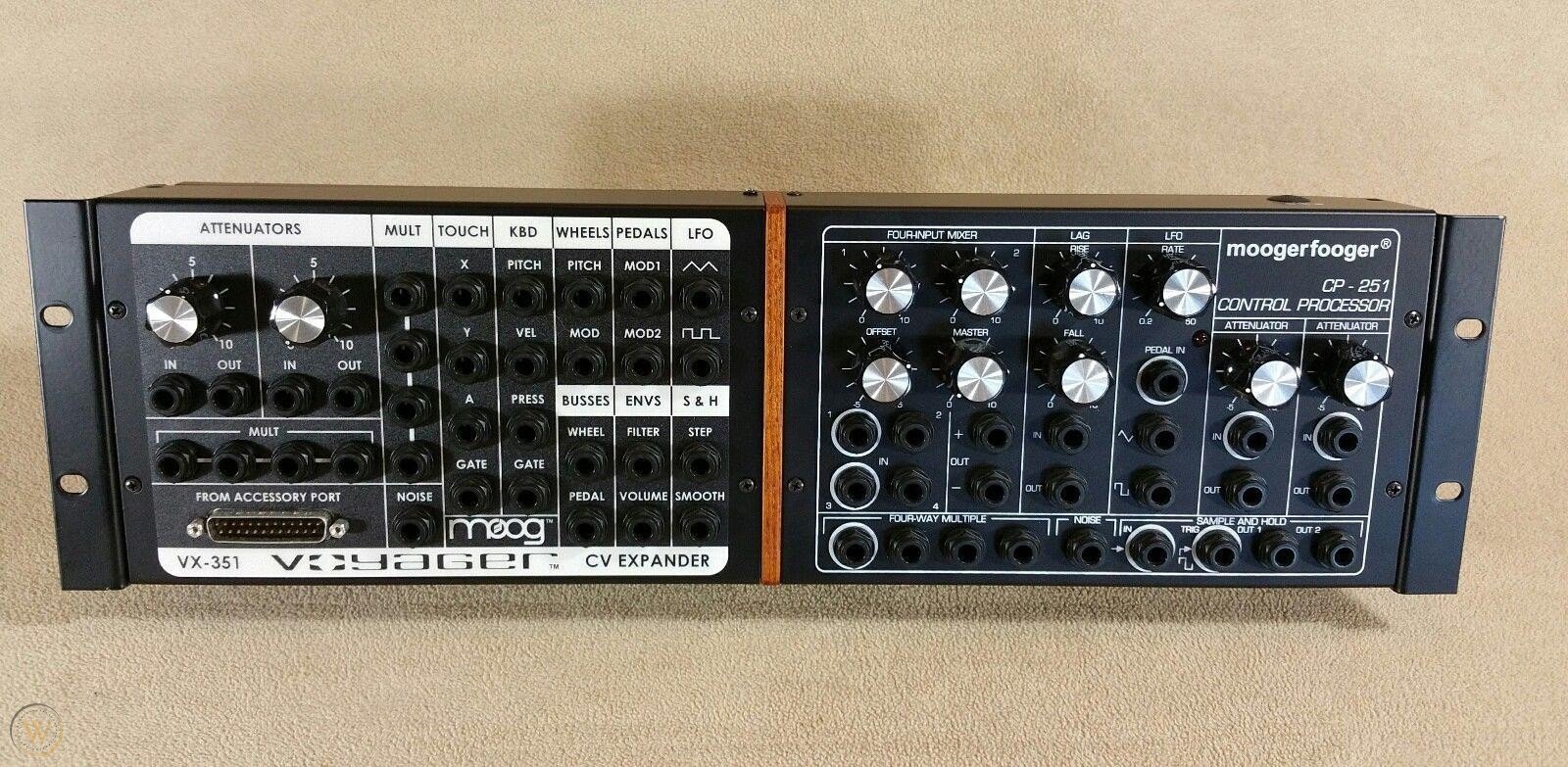 J’apprends le synthétiseur : les modulations 6 Rack contenant les 2 modules Moog VX351 et CP251