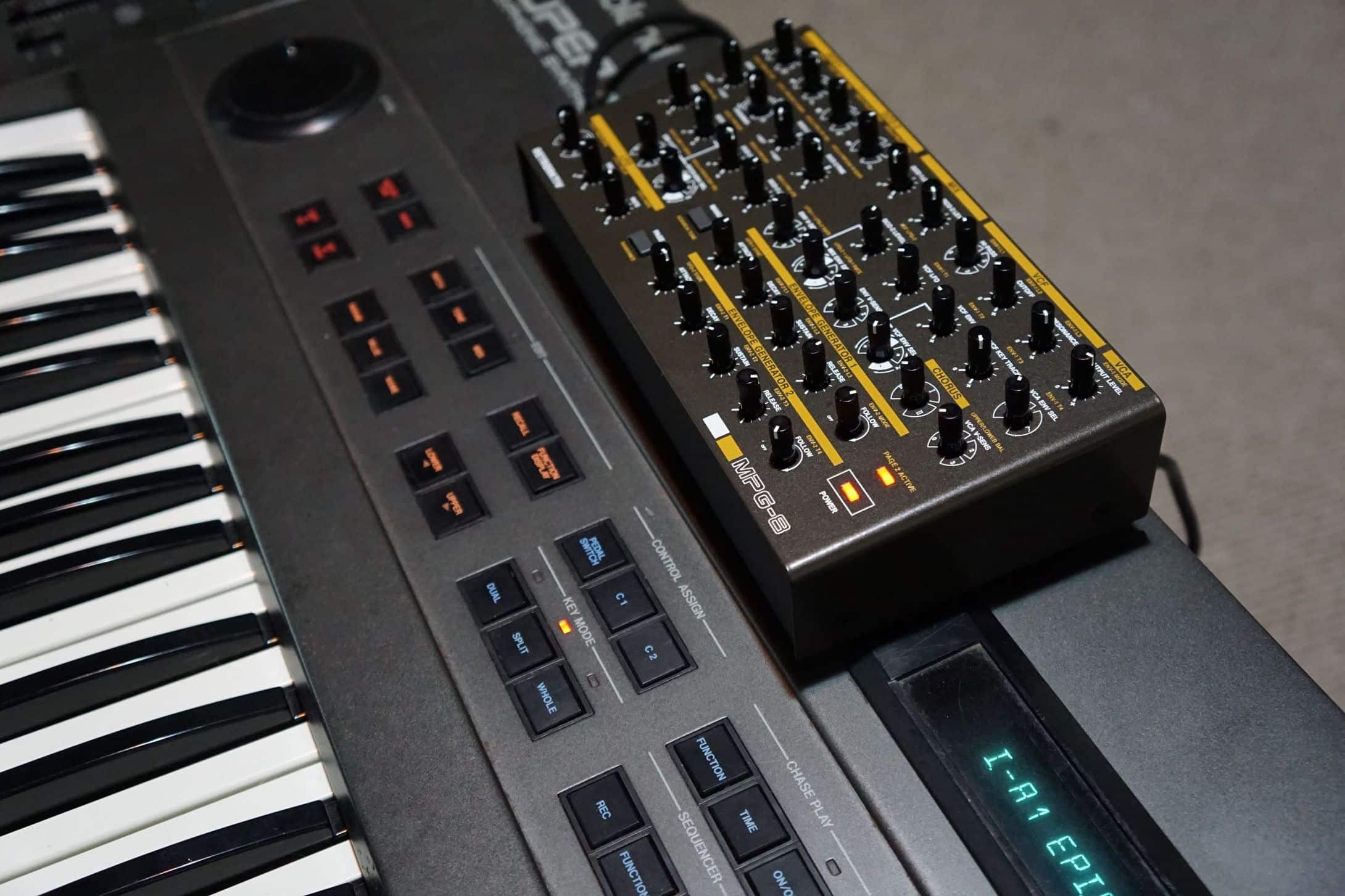 Réparation de l'Aftertouch du Roland JX-8P 31 Photo du MPG-8 de Retroaktiv pour le Roland JX_8P
