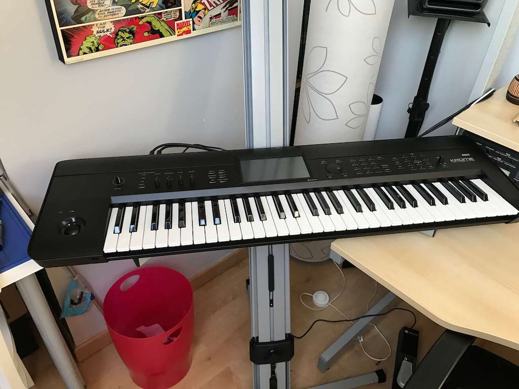 Quel pied choisir pour votre synthétiseur ? 5 Millenium KS-3000 S avec un Korg Krome