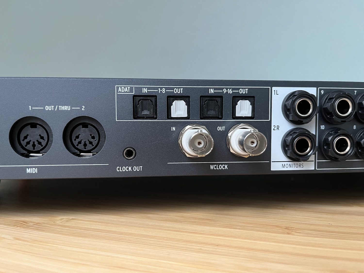 Arturia AudioFuse 16Rig idéale pour les synthétiseurs ? 23 prises ADAT, WorldClock et Monitors de l'AudioFuse 16 Rig d'Arturia