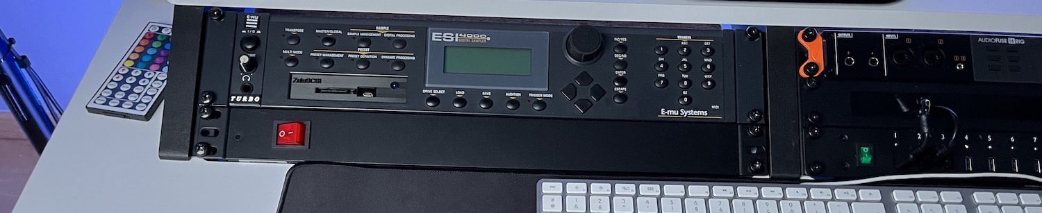 Présentation home studio 2024 8 rack 19 pouces alimentation 8 prises