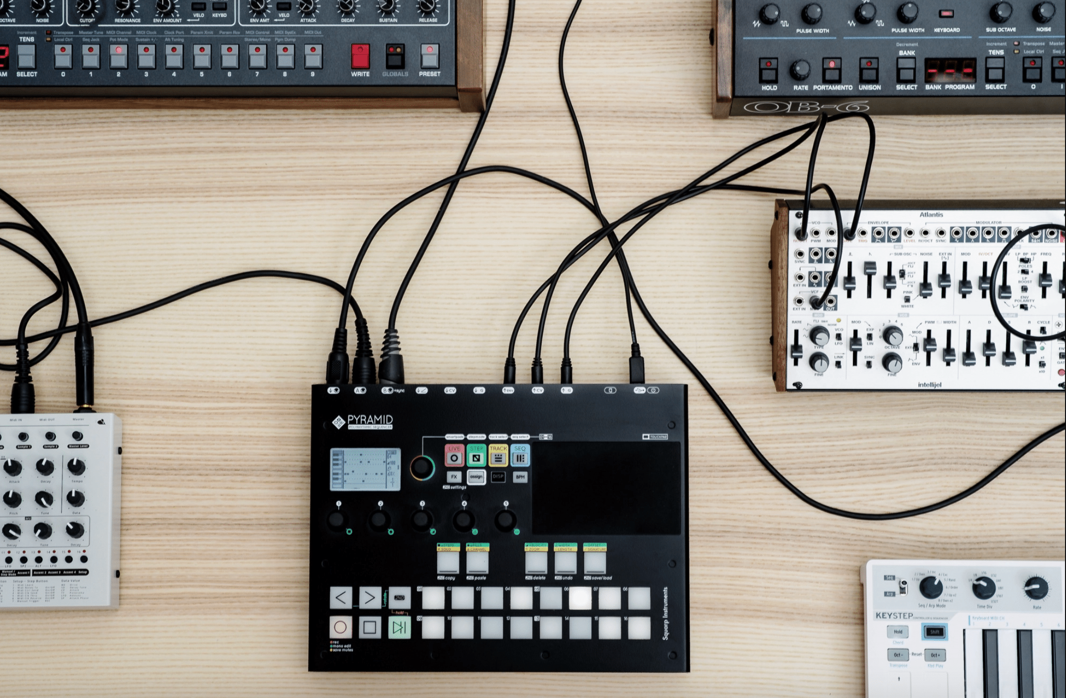 Choisir votre séquenceur et synchroniser vos synthétiseurs 3 Le séquenceur Pyramid de Squarp