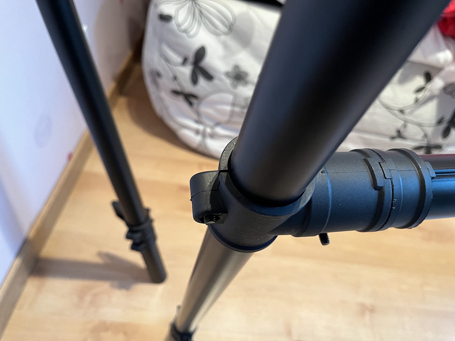 QUIK LOK MKS4 stand 4 claviers en test 21 Serrage des vis stand Quik Lok MKS4