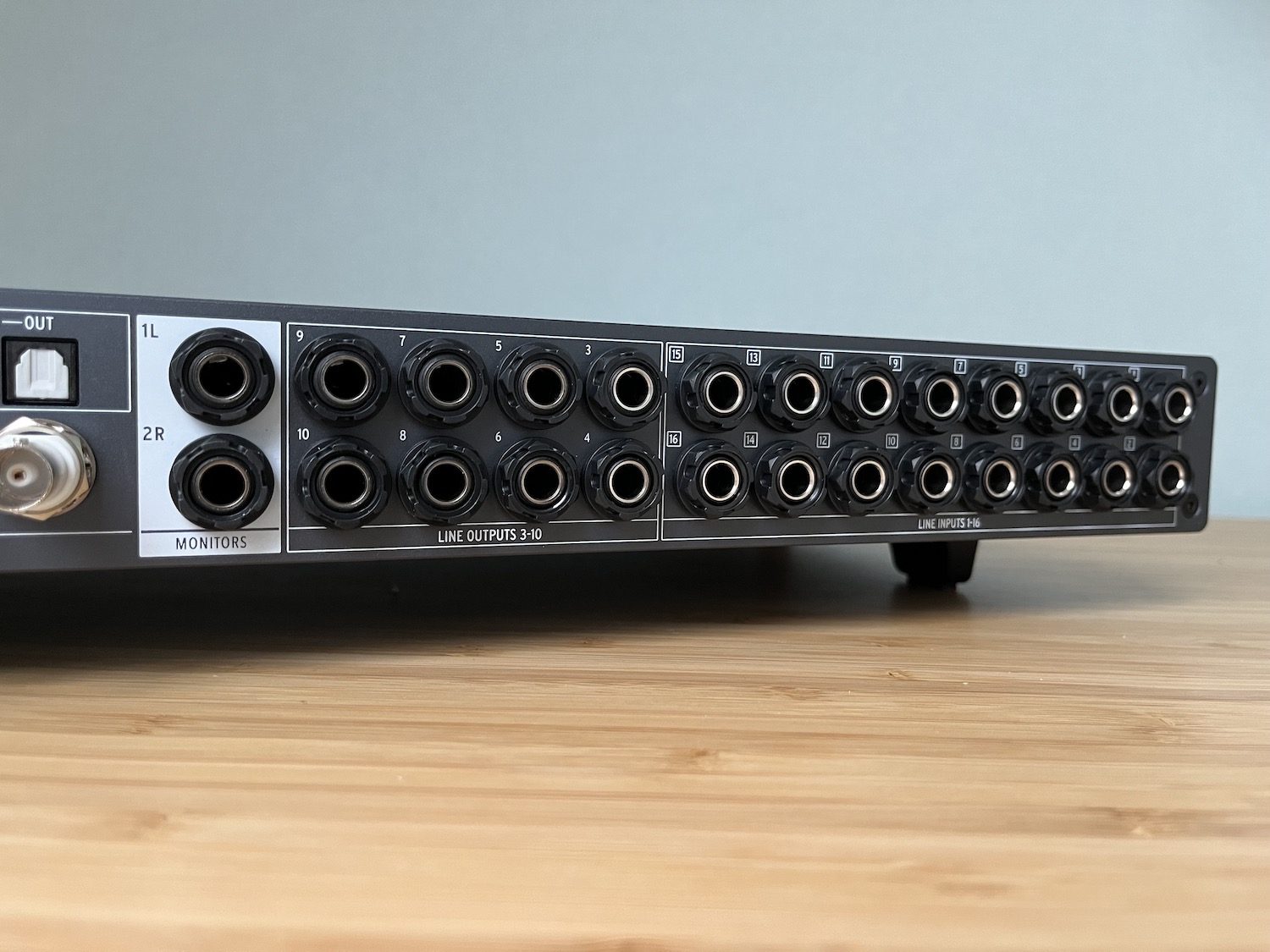 Arturia AudioFuse 16Rig idéale pour les synthétiseurs ? 24 Les Outputs et Inputs de la carte AudioFuse 16 Rig d'Arturia