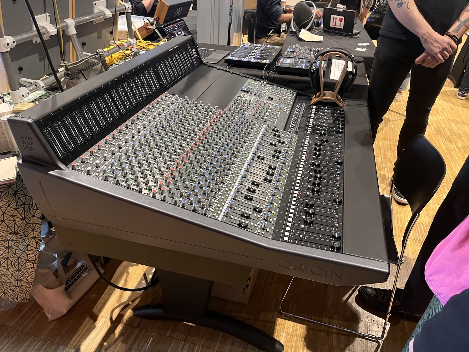SynthFest 2024 une édition incroyable 44 table de mixage SSL