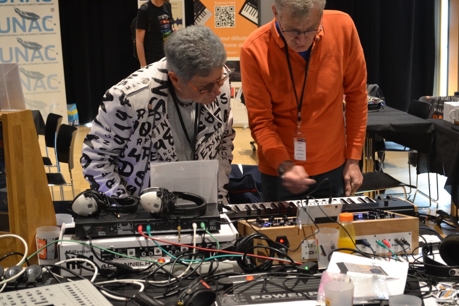 SynthFest 2024 une édition incroyable 79 Remy et Zanov Stand SYNTHR