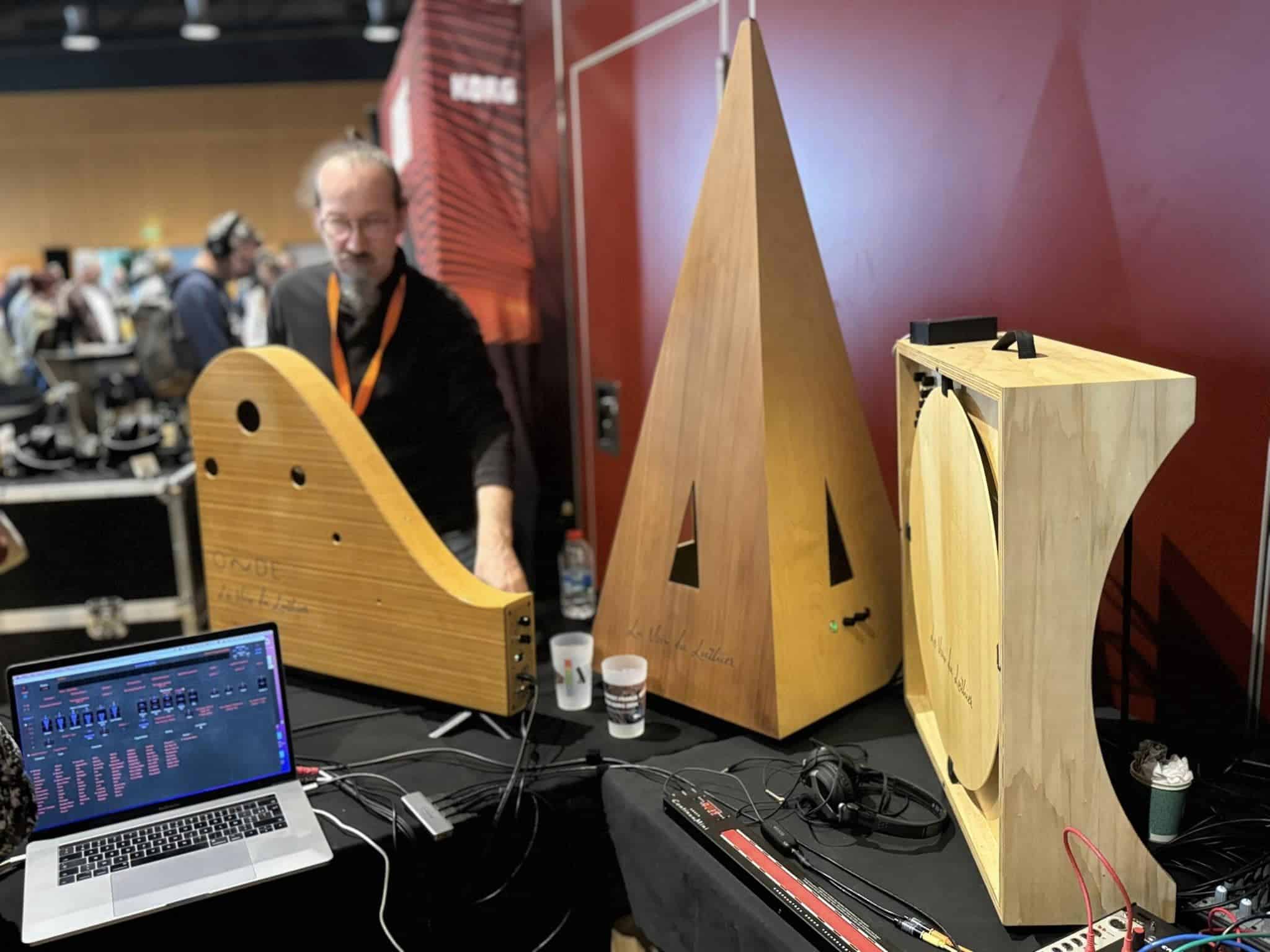 SynthFest 2024 une édition incroyable 34 Les ondes et pyramides de la Voix du Luthier