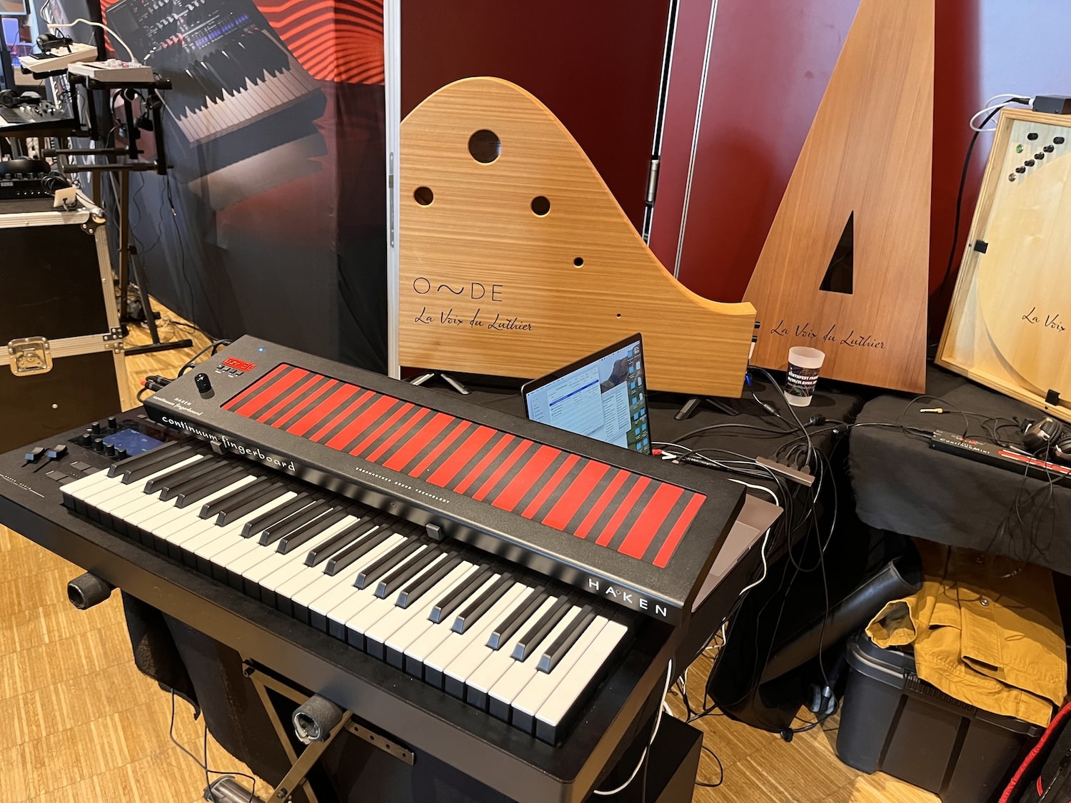 SynthFest 2024 une édition incroyable 35 La voix du luthier stand au SynthFest 2024