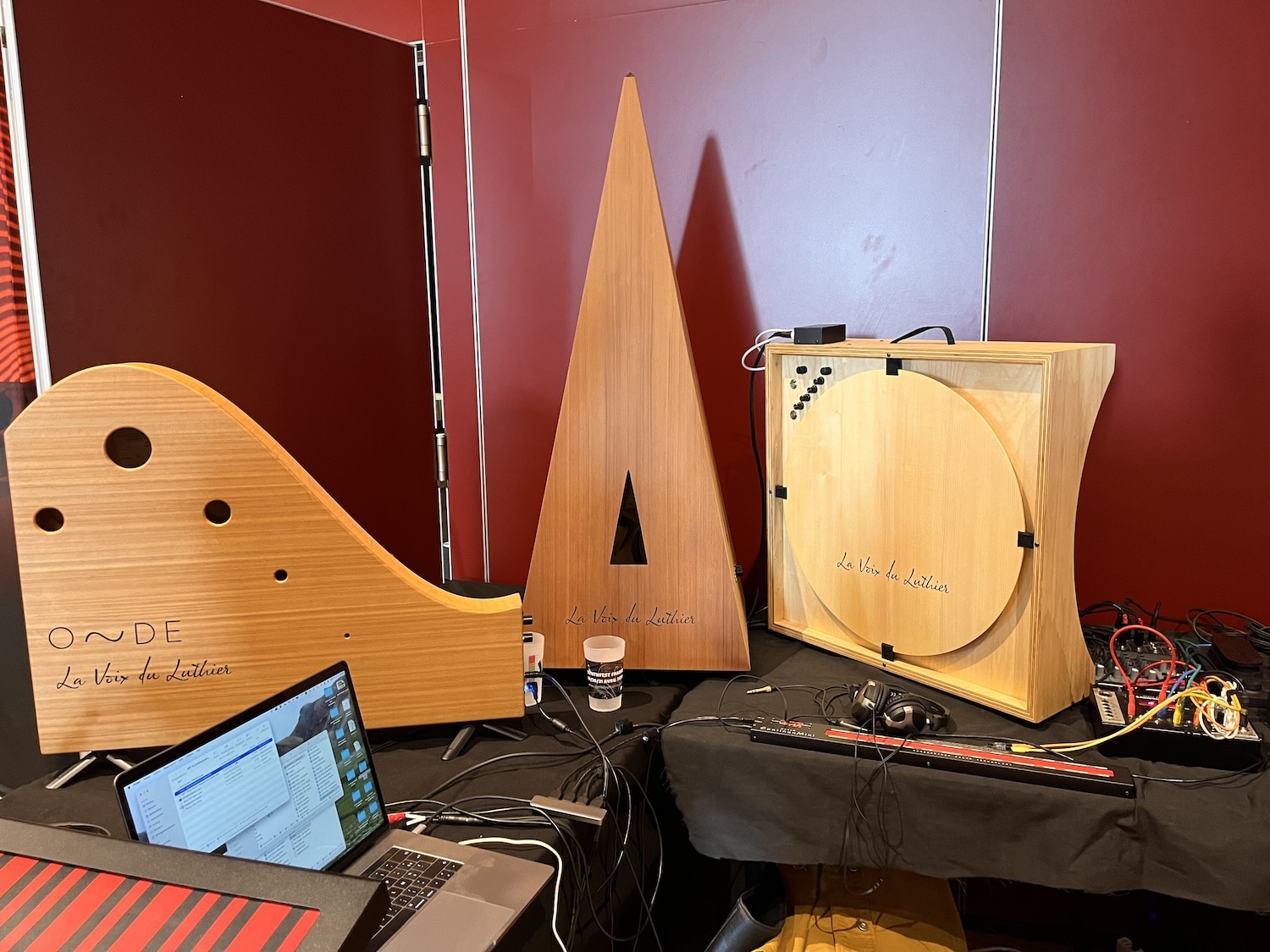SynthFest 2024 une édition incroyable 36 La voix du luthier stand au SynthFest 2024