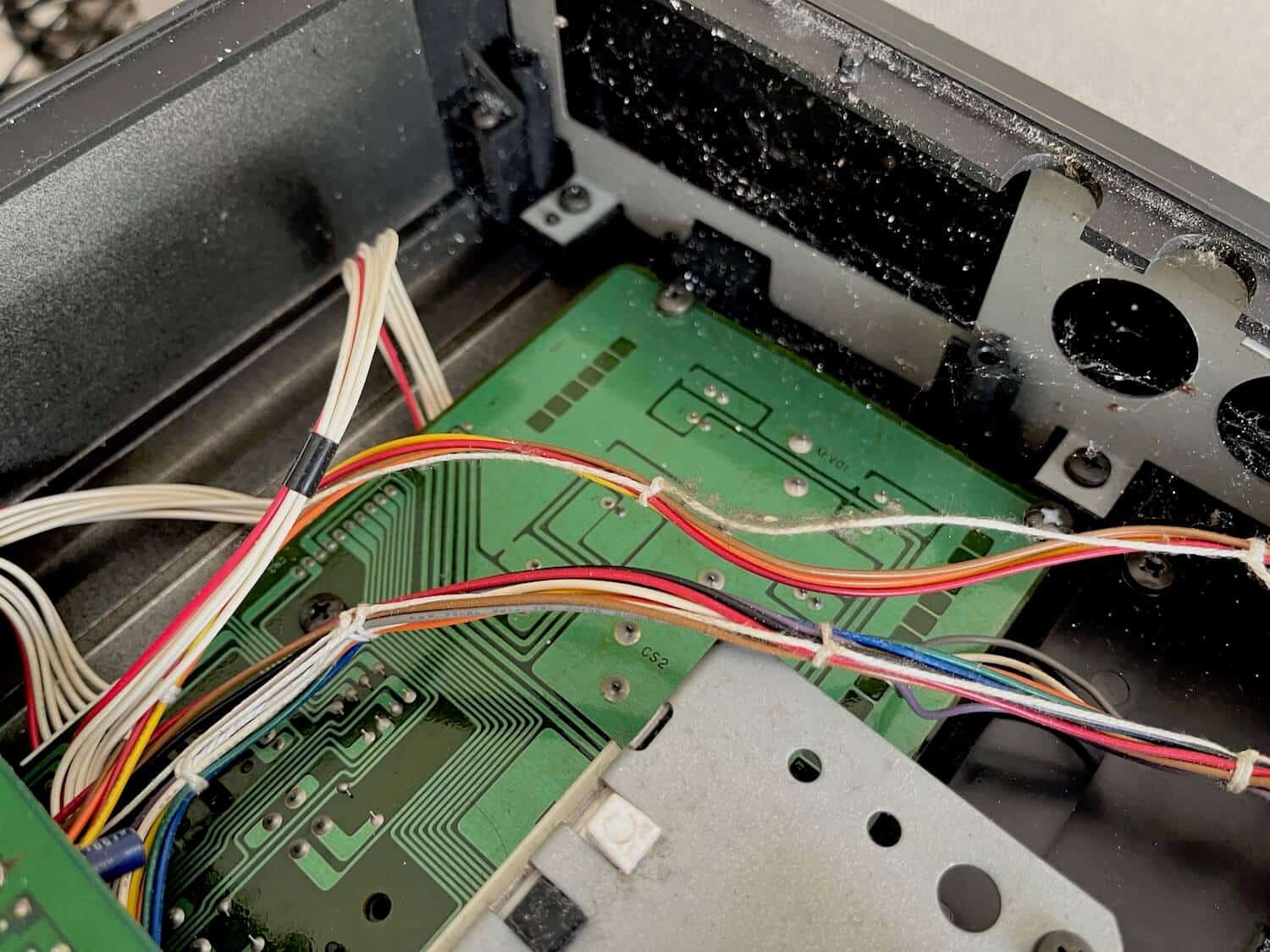 Découverte du Yamaha DX7 IID 11 Yamaha DX7 IID des toiles d'araignées